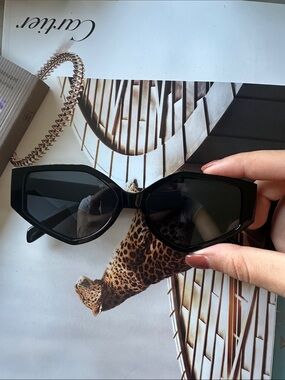 Super cute Black Cat-Eye Sunglasses 🕶️